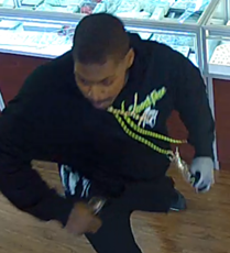 Recognize him? Investigators are working to identify this armed robbery suspect who stole approximately $80,000 worth of jewelry from a business.
tinyurl.com/ycytrde2