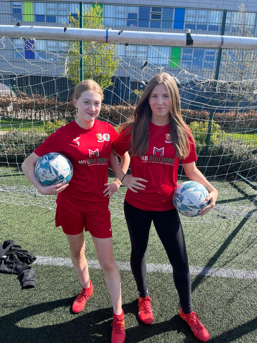 ⚽️ S1 Girls School of Football ⚽️ A massive thank you to Martin Bernard at MB Builders for sponsoring our S1 Girls School of Football group. 🤝⚽️ This has provided the girls with full training kit which they will wear to SOF sessions and match days. 👏🏻⚽️ #LasswadeSOF