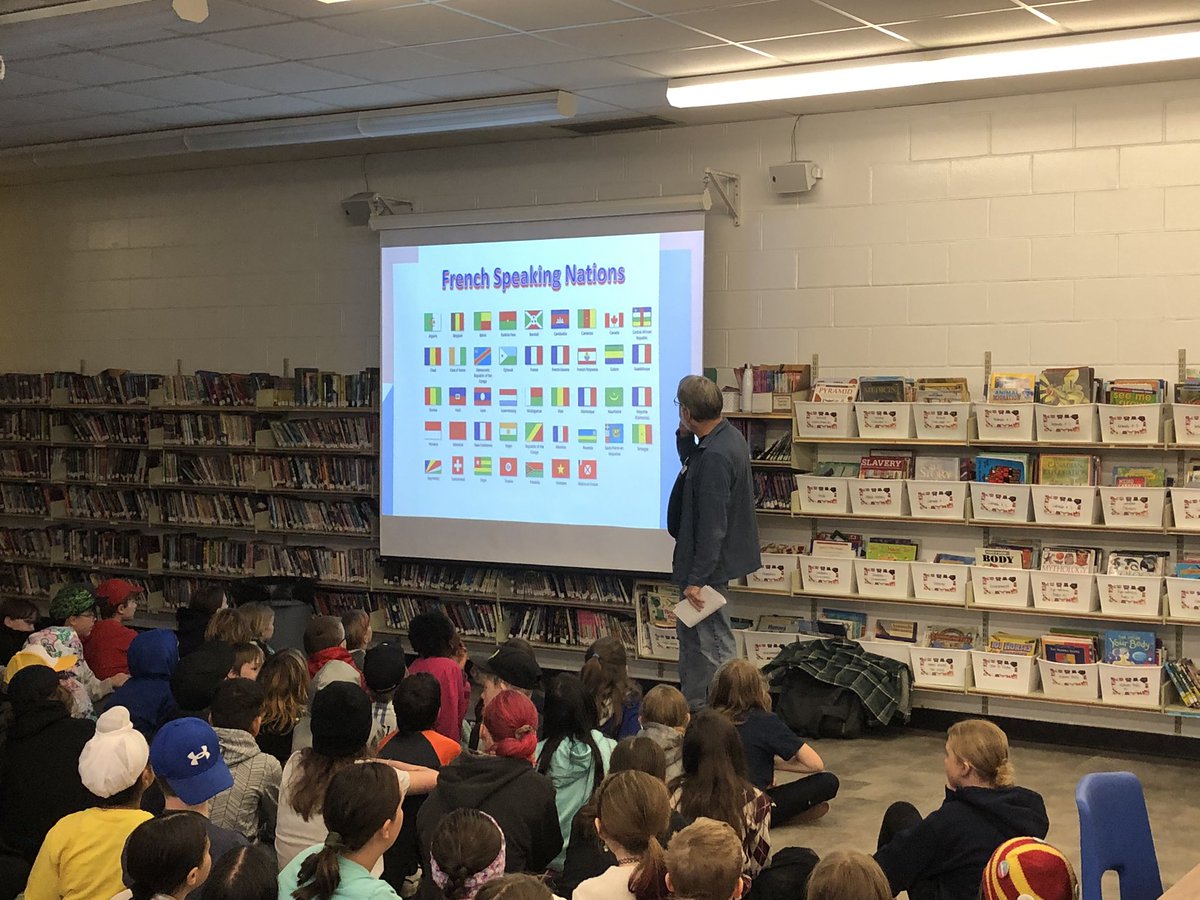 ErikaVines's tweet photo. Merci Normand Dupont @CCFKingston d’être venu  @Welborne_LDSB nous donner des idées pour nos drapeau “Welborne Francophile”!  The Welborne students are excited to start creating their very own “Welborne Francophile Flags”! https://t.co/CA39sx8Ewb