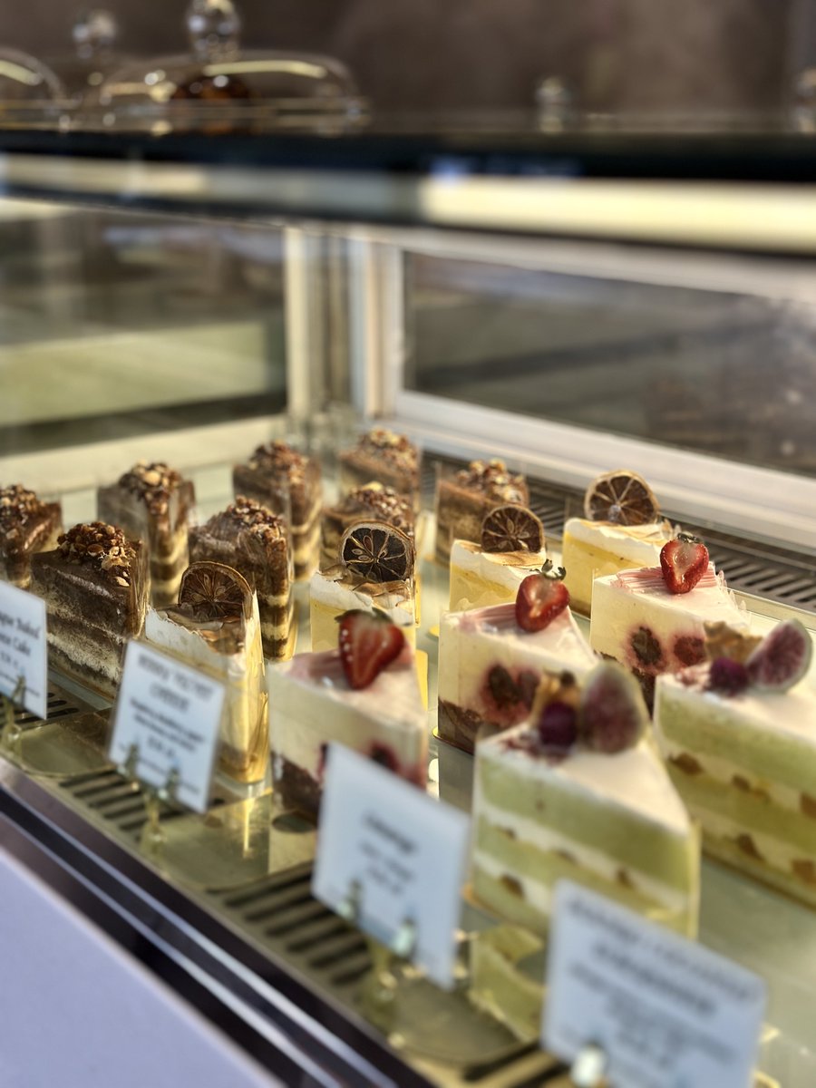 JamilKhalil's tweet photo. Recently been to Penang, was looking for some dessert sebab nak ambil hati adik aku yang beraya sorang since both of our parents passed away end of last year ( Al-Fatihah), so singgah dekat PiccoPolo area town, dessert dia semua best, dapat la merawat hati yang sedih https://t.co/0ZRpgZ7QYF