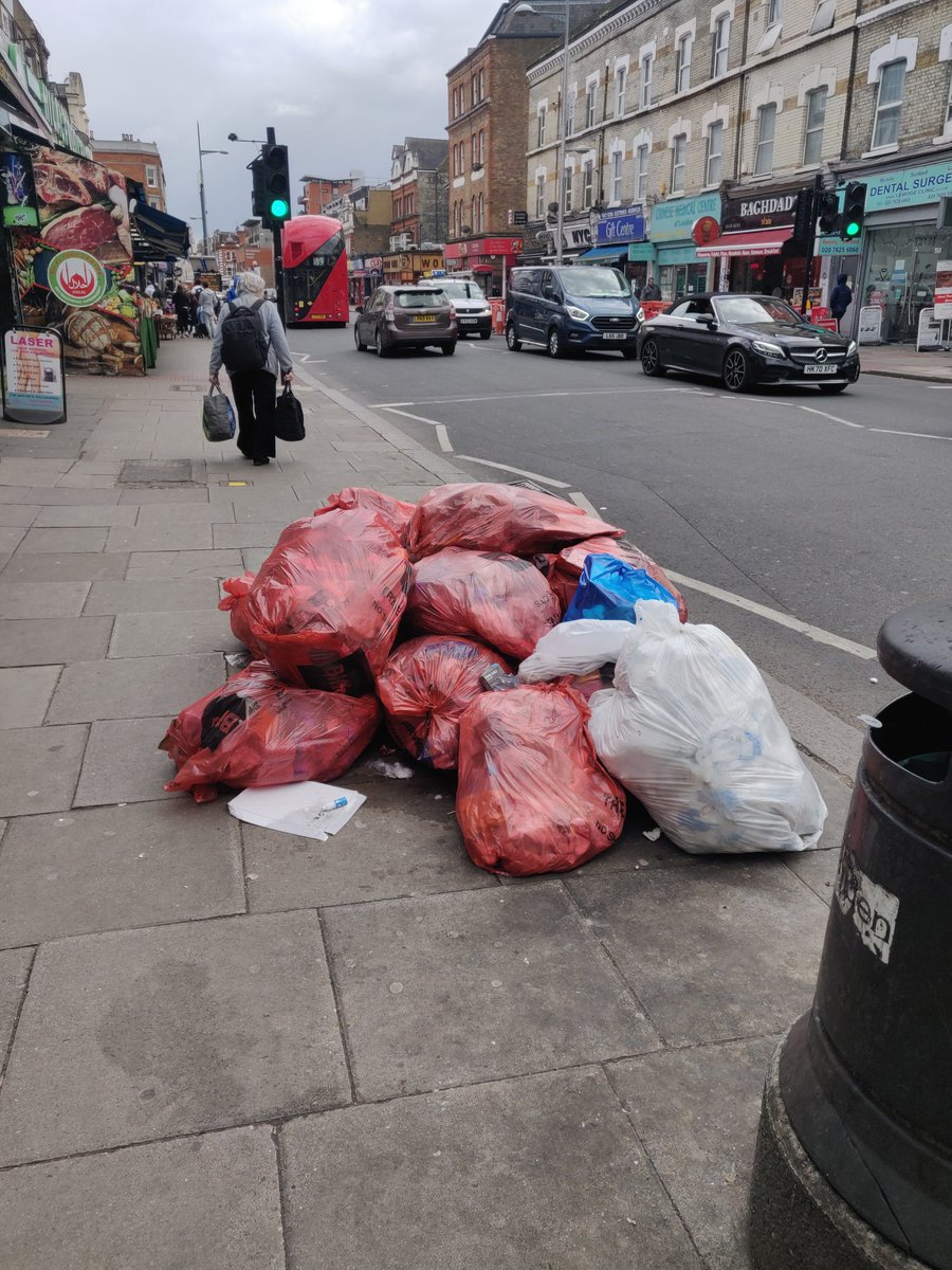 This mega pile of @Biffa bags outside 328 Kilburn High Road hasn't been collected for a week. @CamdenCouncil how can this be allowed?