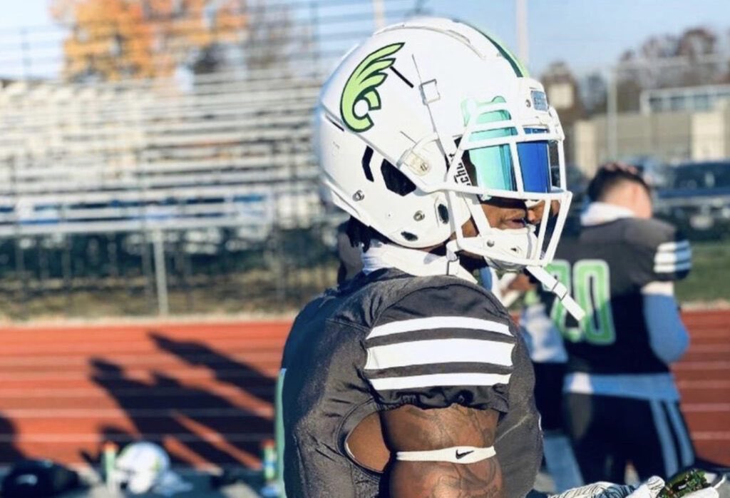 keewone1's tweet photo. After a great conversation with @Coach_Griffin32 I am blessed to receive an offer from Wilmington college ✅ https://t.co/WdryEsMNru