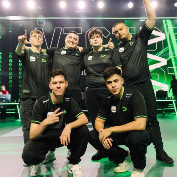 VCTatualizado's tweet photo. "Isso não é uma polêmica, na minha opinião, mas vou dizer de qualquer maneira. A LOUD sem o Aspas nunca conseguirá o que eles conquistaram com o Aspas, nunca, jamais! Porque ele é apenas um jogador especial, somente especial. Isso não é para diminuir a LOUD, ele só é realmente muito bom”.

🗣️ @FNS sobre o novo time da @LOUDgg sem o @aspaszin