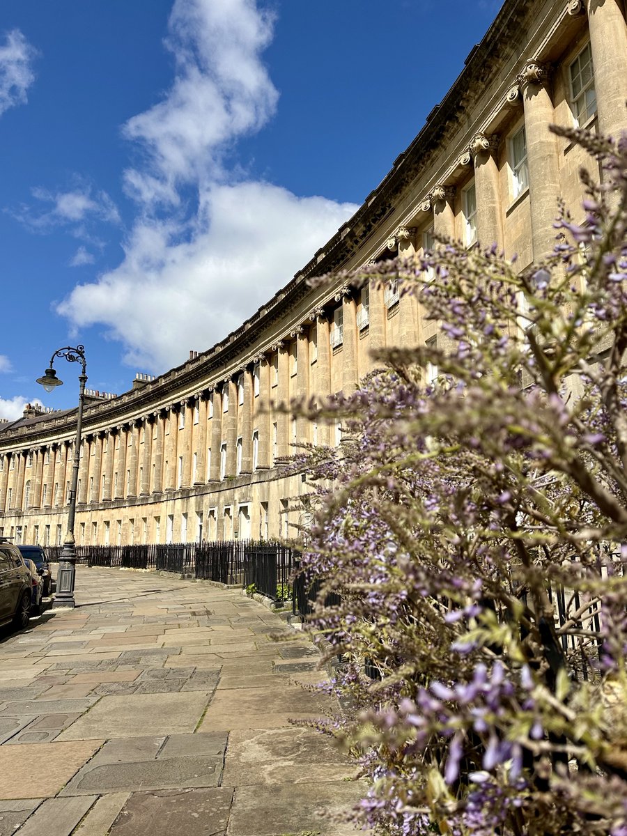 royalcrescent's tweet photo. The beginning of Wisteria season here in Bath. A beautiful flower that encapsulates the romance and charm of this historic city. It’s always uplifting to see it gracing the walls and railings as you take in the sights
#bath #bathhotel #theroyalcrescent #luxuryhotel https://t.co/LLOaE8fFag