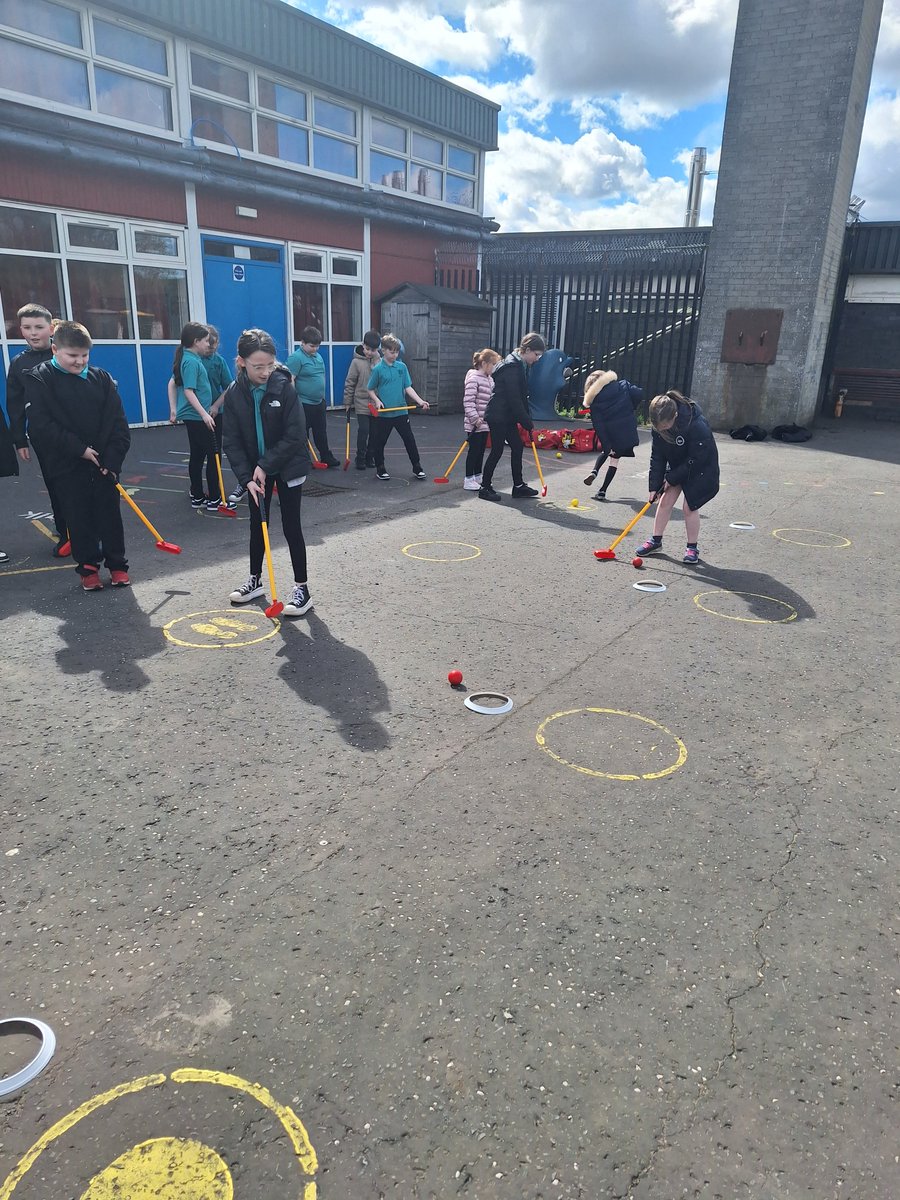 MrsAMcQuade's tweet photo. Today we began our block of golf lessons. Fantastic putting on display! https://t.co/2PErjG9Ksp
