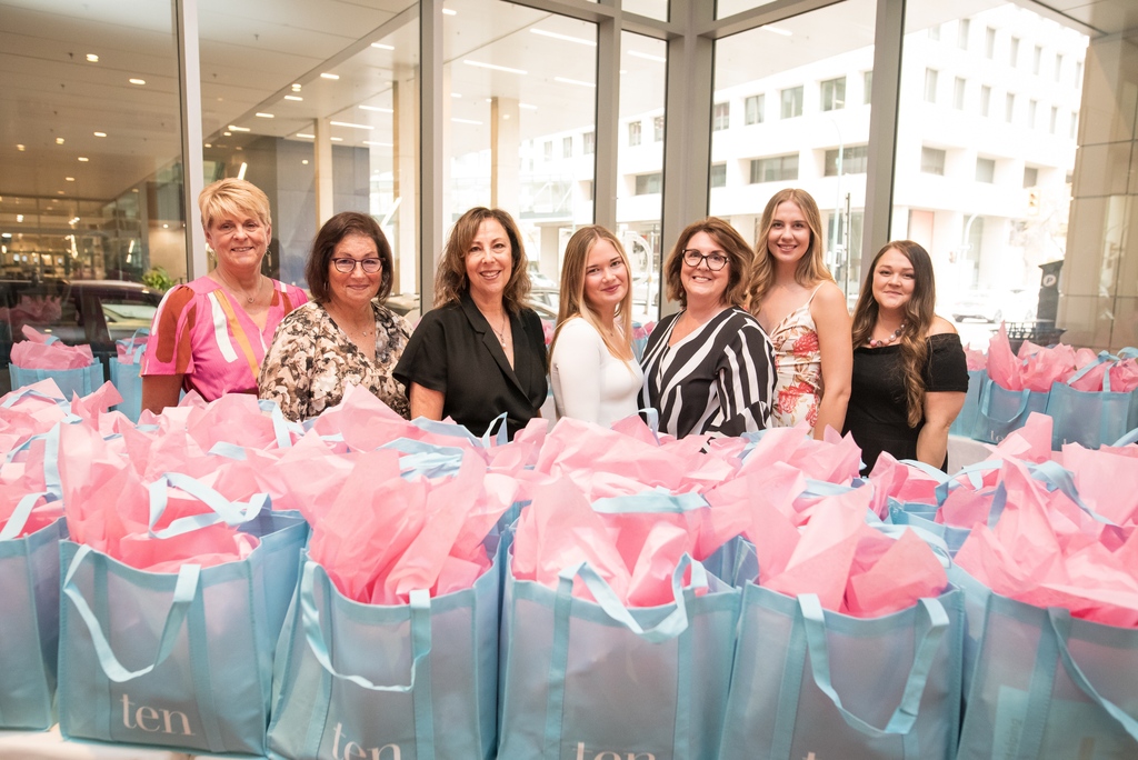 CancerCareMBFdn's tweet photo. Volunteers are the heart of our signature events. From Challenge for Life, Guardian Angel, Ride Inside and Gold-Plated Evening - these events aren't possible without you - THANK YOU! 🙏
#NationalVolunteerWeek
Become a volunteer at #ChallengeforLife this June!
☎ 204-927-5430 https://t.co/5RkaPgowkE