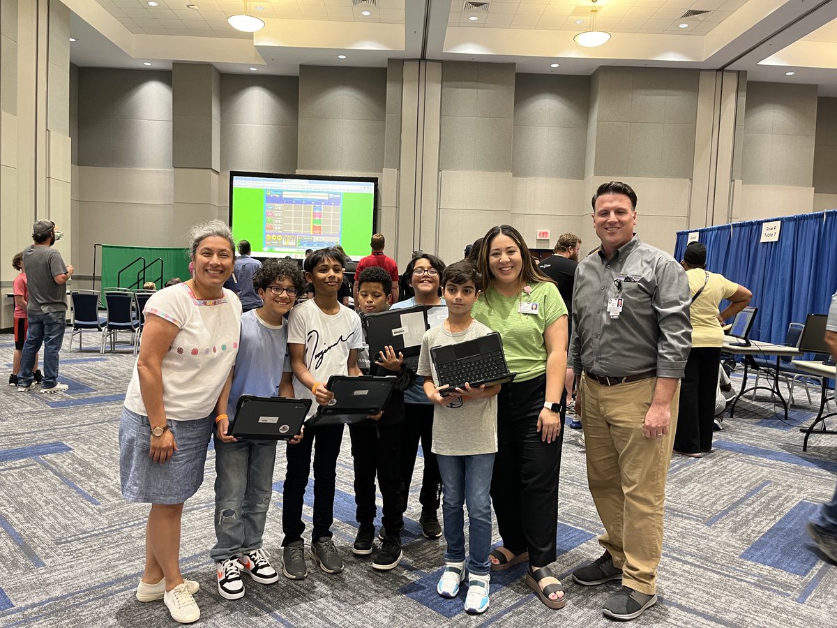 ⁦@MRobinsonElem⁩ is at the ⁦@CyFairISD⁩ ⁦@CyFairEdTech⁩ #cfisdsee. Always love how hard ⁦@BraleyRocio⁩ ❤️works for her students!! Thank you ⁦@justinrayforTX⁩ for your support! 🎉⁦@CyFairLibraries⁩