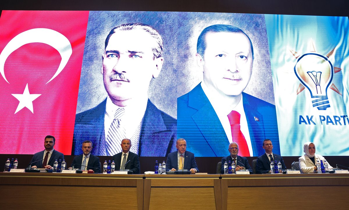 Genel Başkanımız ve Cumhurbaşkanımız Recep Tayyip Erdoğan, Genel Merkez'de düzenlenen MKYK toplantımıza başkanlık etti.