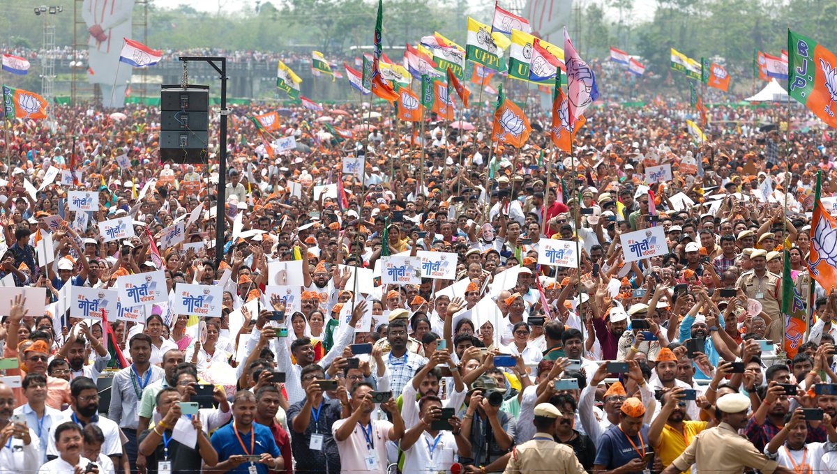 mriganka_dr's tweet photo. #historic turnout of more than #2lac citizens at Barkura, Nalbari, in #vijaysankalpsamaroh HPM @narendramodi Ji's Rally.For the 1st time a #3storey gathering of Modi fans with mud in their feet..Josh in heart... #thankyou everyone @AmitShah @himantabiswa @BJP4India @BJP4Assam https://t.co/syYbwVFVrL