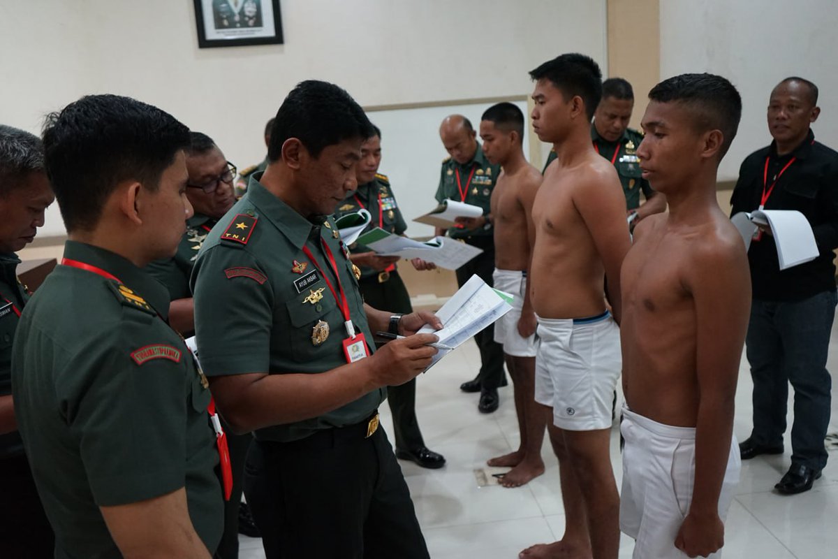 Danrem 143/HO Pimpin Sidang Parade Seleksi Tamtama PK TNI AD Gel I Panda Kendari Tahun 2024

#TNIADMengabdiDanMembangunBersamaRakyat
#tni_angkatan_darat
#KodamHasanuddin