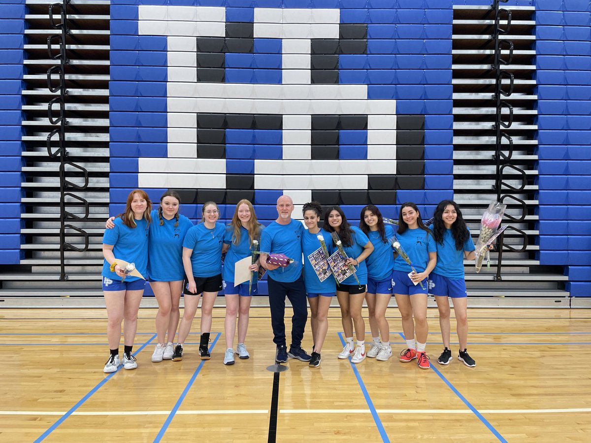 Congratulations to our Badminton Seniors. They had a great night last night with a win over Maine East. We also recognized Coach Riley for his contributions to the Badminton Program, and to the HP Athletic Department as a whole. #hpgiantpride