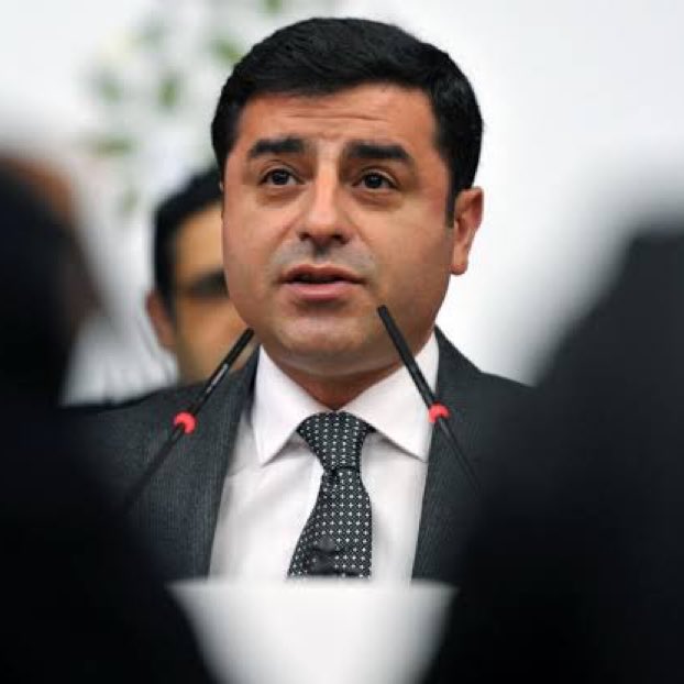 SON DAKİKA Selahattin Demirtaş'ın tutukluluk halinin devamına karar verildi. Seçim zamanı Akp Seloyu çıkaracak diyenler yine morardı :)