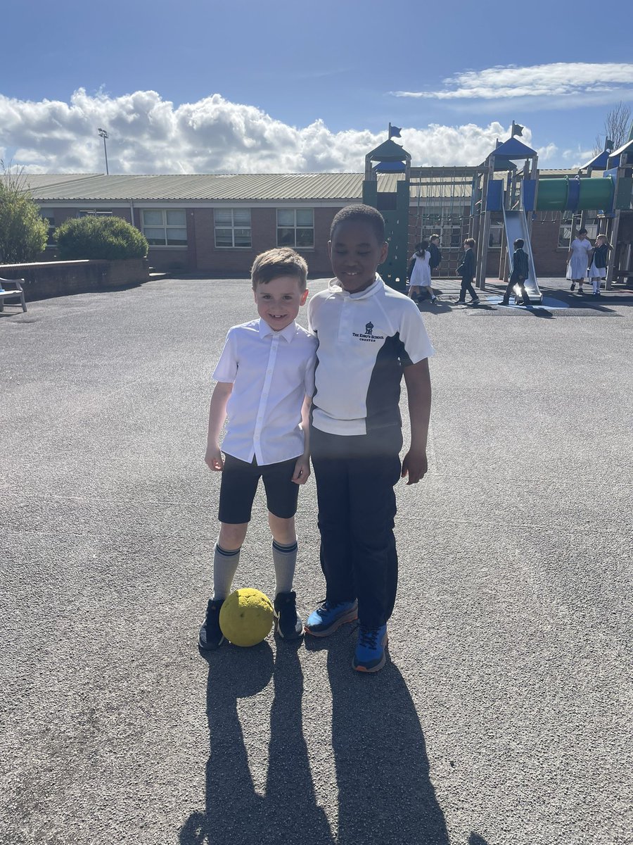 The sun is shining on our very first ‘Stay and Play’ after school club! ☀️ @kingschester #learningthroughplay #stayandplay