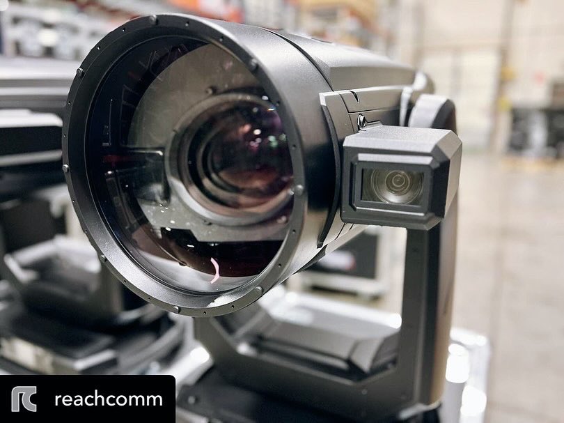 TheRobeWay's tweet photo. It’s a #WarehouseWednesday in Champlin, MN, with @Reachcomm & their new @Robelighting #iFORTE LTX FS luminaires.
#therobeway #robelighting #newrobegear #reachcomm #robeinnovation #lightinglife https://t.co/nCTz7LOYtj