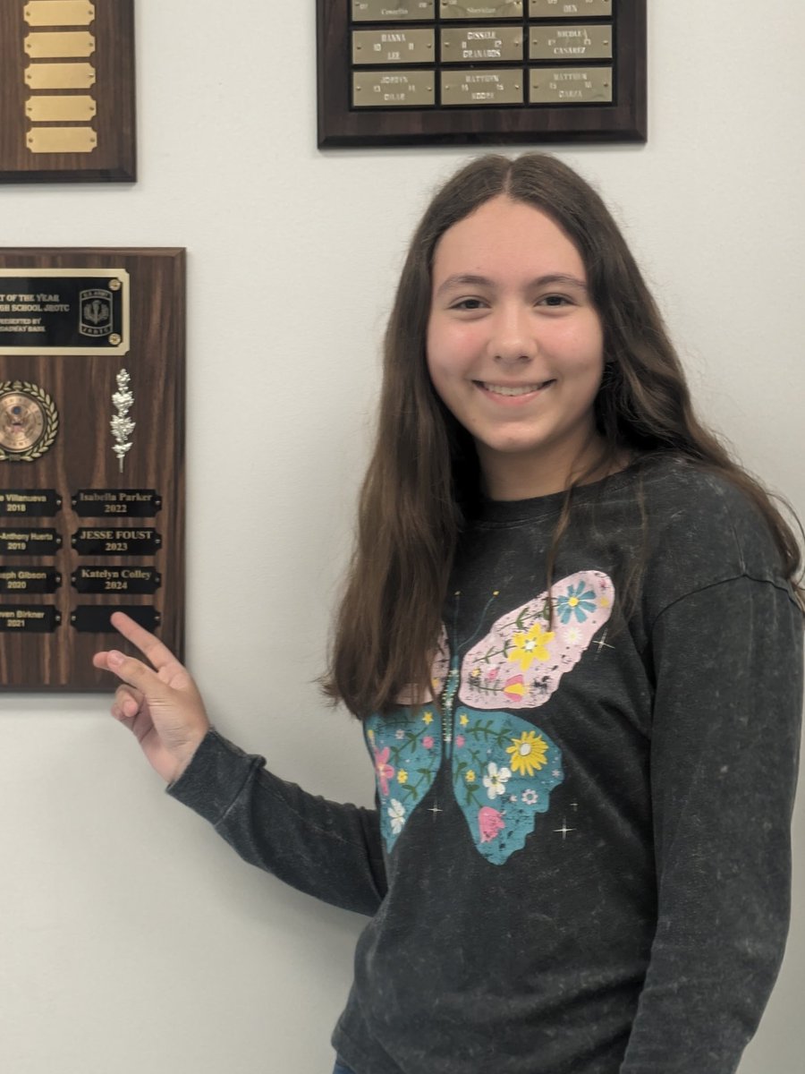 @ColeJrotc @FSHISD @RGC_MS_HS Please congratulate Katelyn Colley for winning Cadet of the Year !!!!