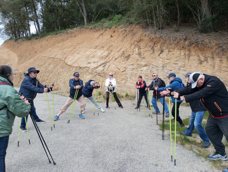 Cet après midi @MutOccitanie proposait une #marchenordique aux adhérents de la mutuelle @ViasanteEtVous #prevention #activitephysique #marcheactive autour du lac de la Cavayere à Carcassonne