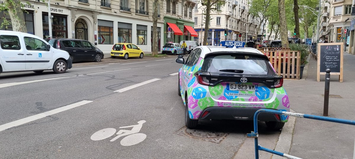 Ah ben les futurs conducteurs sont dans de bonnes mains!