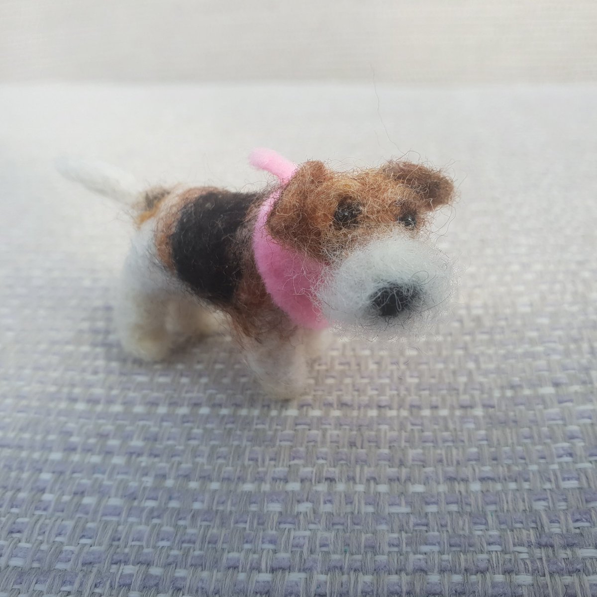 Hello, I’d love to introduce you to Amelia the gorgeous Wire Haired Fox Terrier! Loved creating this miniature pet! She’s wearing her most favourite pink bandana. She’s now available to adopt! Thank you 😊💗🐾 therockingfelter.etsy.com/uk/listing/171… #etsy #whft #dogsoftwitter #firsttmaster #dogs