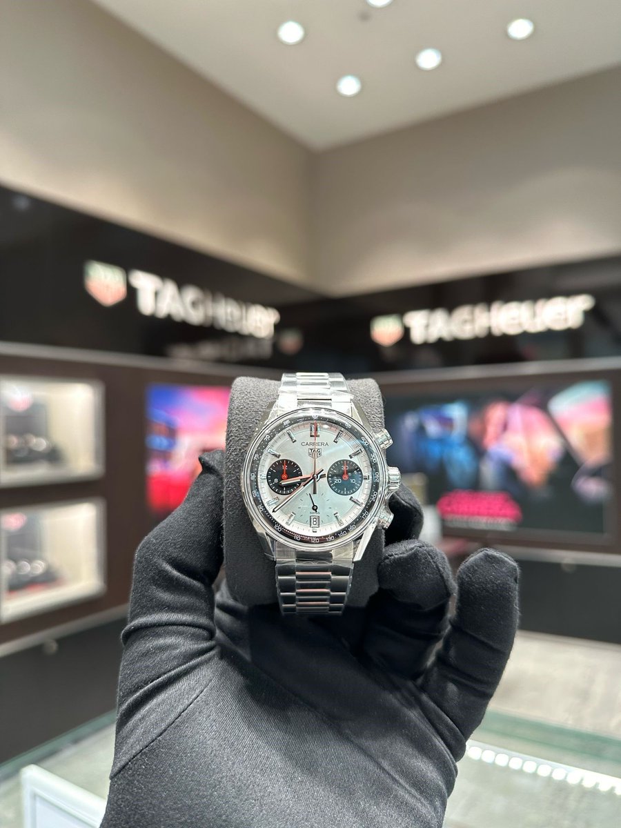 Just Launched - BRAND NEW Tag Heuer Carrera now available for purchase at Goldsmiths! ⌚🌟 #TagHeuer #Carrera #Goldsmiths #NewRelease #TheBroadwayBradford #Bradford