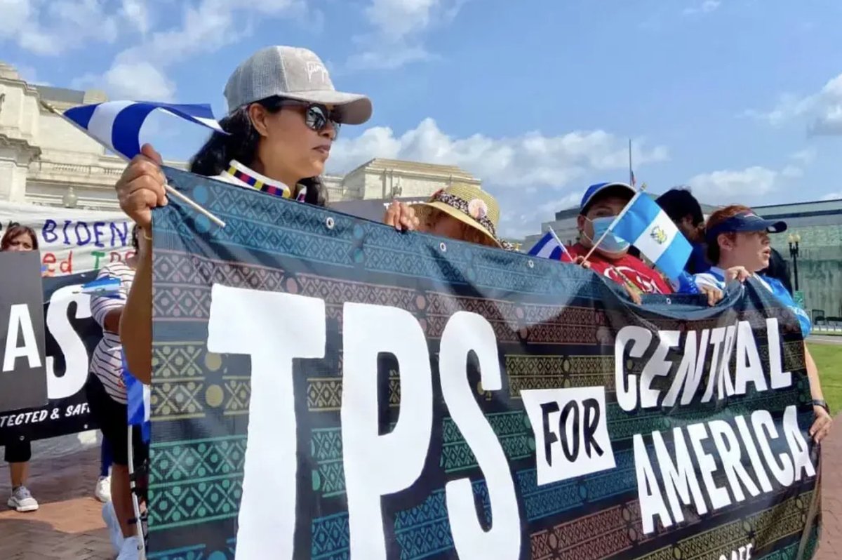 SOLICITAN EL TPS
#CarolinaDelNorte 🇺🇲  | La comunidad guatemalteca en EE. UU. inició una campaña para incluir al país como beneficiario del Estatus de Protección Temporal (TPS). Líderes de 🇬🇹   en Charlotte, se sumaron para obtener el beneficio.

#NuestroDiario. 📰
📷: EFE.