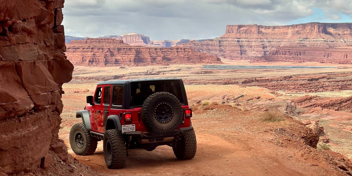 Wheeling Wednesdays with @progessivesuspension taking on the beautiful views of Moab.

☝ Click Link In Bio To Learn More ☝

#STOPPINGTHEWORLD #R1concepts #teamR1
#jeep #wrangler #rubicon #4x4 #overland #sport #progressivesuspension #moab #explorer #EJS2024