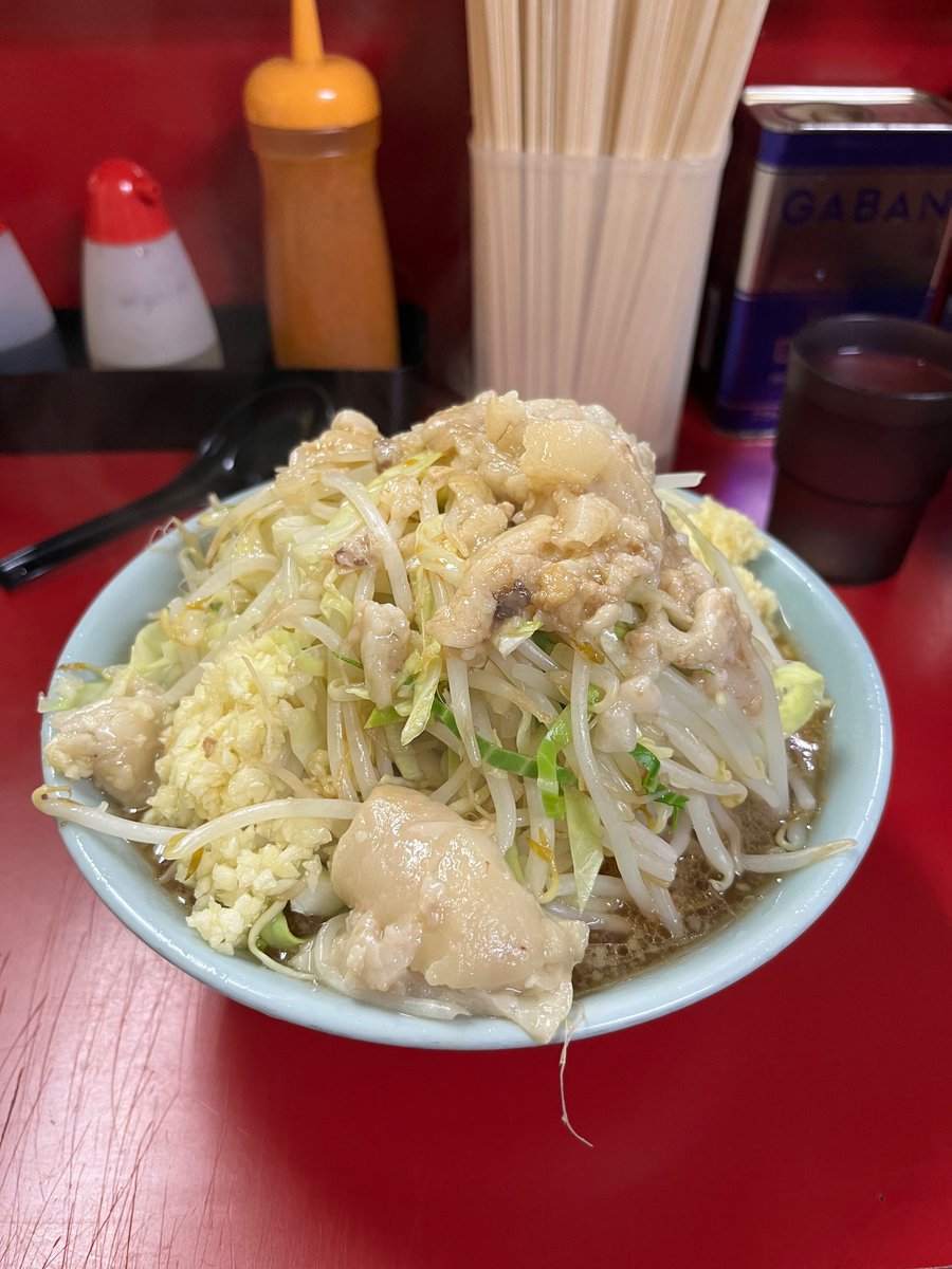 ラーメン二郎中山駅前店

久しぶりの訪問。今日は特に
豚が美味かった😂ご馳走様でした😋