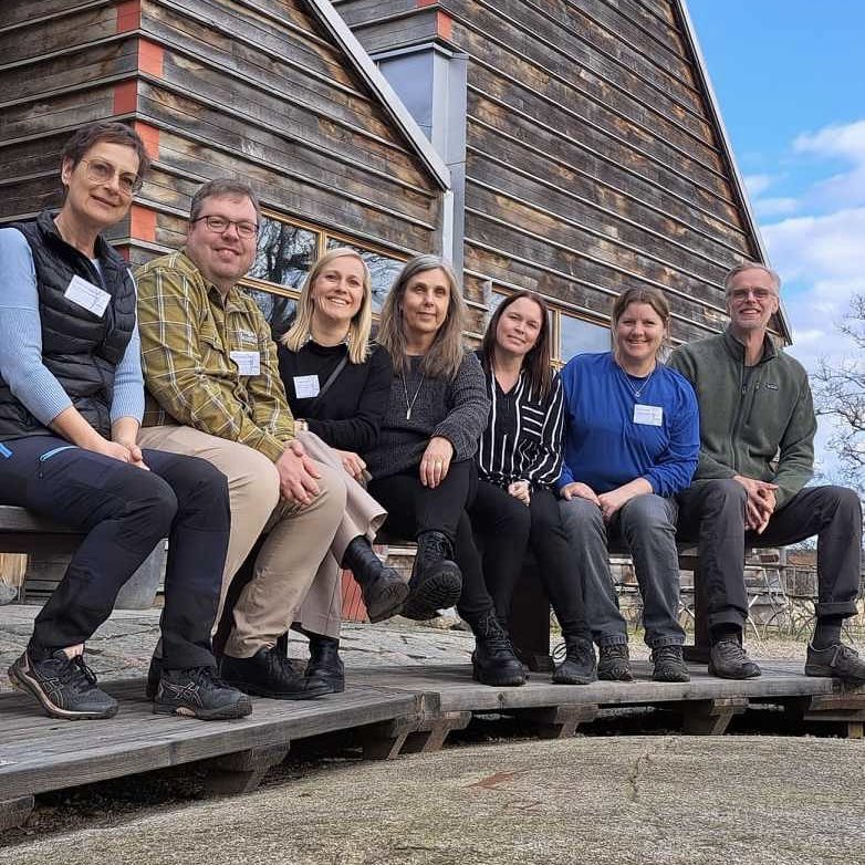 EmmaRydner's tweet image. Här sitter styrelsen för Världsarv i Sverige. Mina fantastiska kollegor som representerar några av Sveriges mest unika natur- och kulturarv. Mitt i världsarvet Tanum.