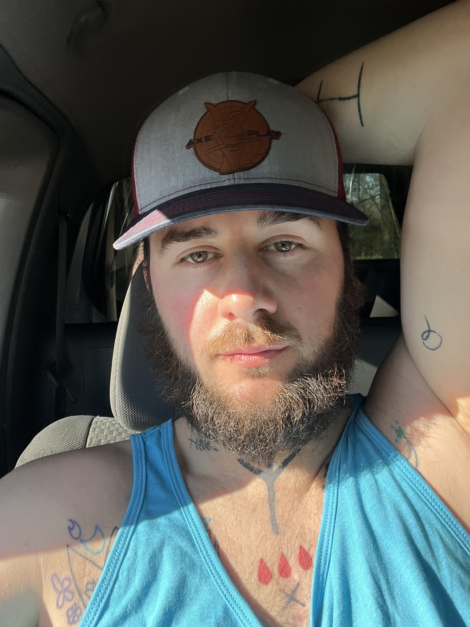 2 pic. Here's my butthole, show me yours! https://t.co/Xd58h7Uvar