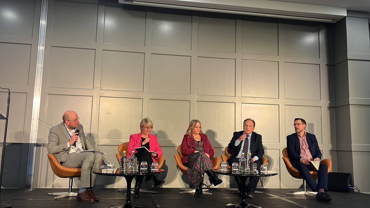 @dararyder chairing the Leaders’ panel at today’s @QQI_connect @aheadireland DAWN conference with David Nevin @apprenticesIrl pointing to the importance of data to assist with learning about apprentices’ experience and highlighting the upcoming survey for apprentices