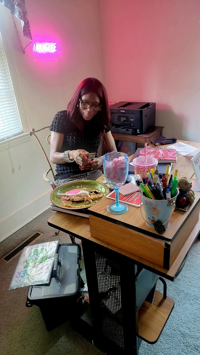 It Ain't Work If You're Winning.. Excuse My Mess 😁 #worklifebalance #Winning #wednesday #lifestyle #Bloggingwithapril #lifestyle #grateful 
@highlight