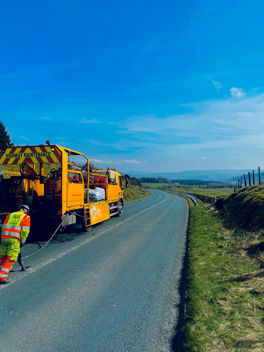 WJ_UK's tweet photo. Under clear blue skies, WJ Operative Jack McCann captured this fantastic shot on the B6232 while lifting and filling road studs in preparation for an upcoming surface dressing scheme.
#Delivery #RoadStuds #Safety https://t.co/OWj3E7Z4Wr