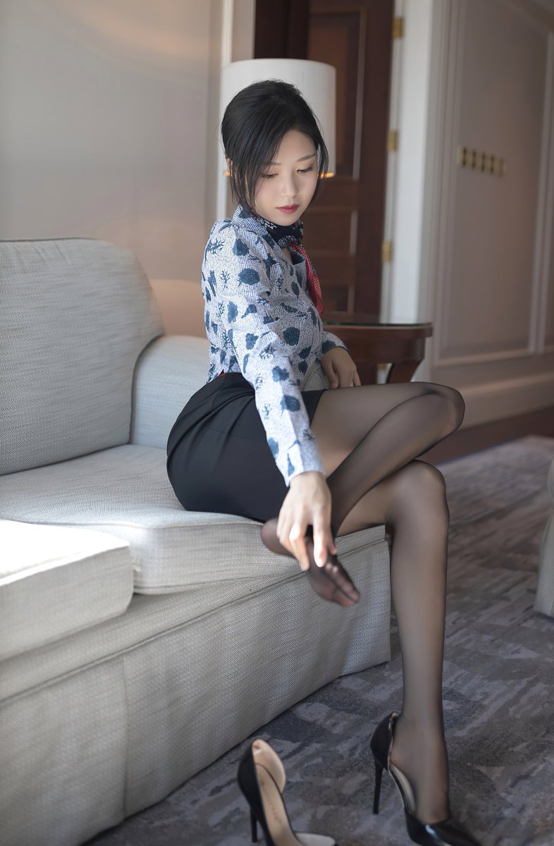 中午闺蜜就打我电话，说昨晚带她走小鲜肉很给力，第一次被操半小时，还叫我下次一起去，我肯定说可以。
售国际空姐群V: Goy5201 https://t.co/c7jmL2X17c