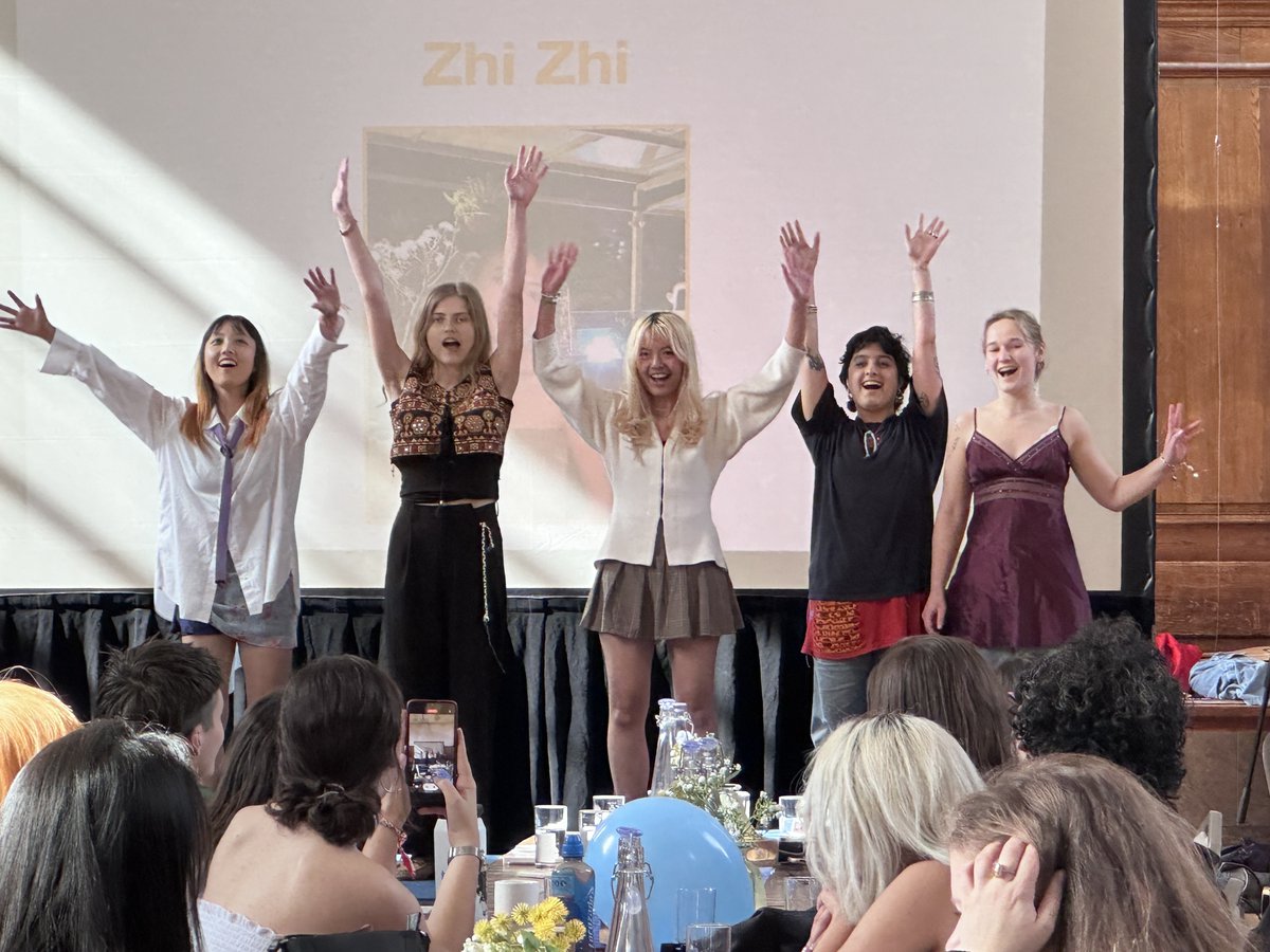 MinervaUni's tweet photo. Closing off the semester in #London with #Continuum!

Minervans enjoyed a delicious tea time before taking part in a traditional #UK "pub quiz" inspired by their time in London. Performances closed up the night, from music and dance to a fun-filled drag show. #MilestoneEvents https://t.co/BUY9AHuIWM