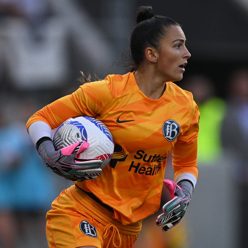 NWSL's tweet photo. You asked, we heard you!

🚨🚨 GK JERSEYS ARE NOW AVAILABLE FOR PURCHASE ON https://t.co/inJjK1ObPt 🚨🚨