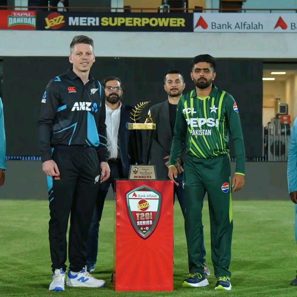 Trophy unveiled  🇵🇰🇳🇿🏆
#PAKvsNZ
#Pakistan #babarazam