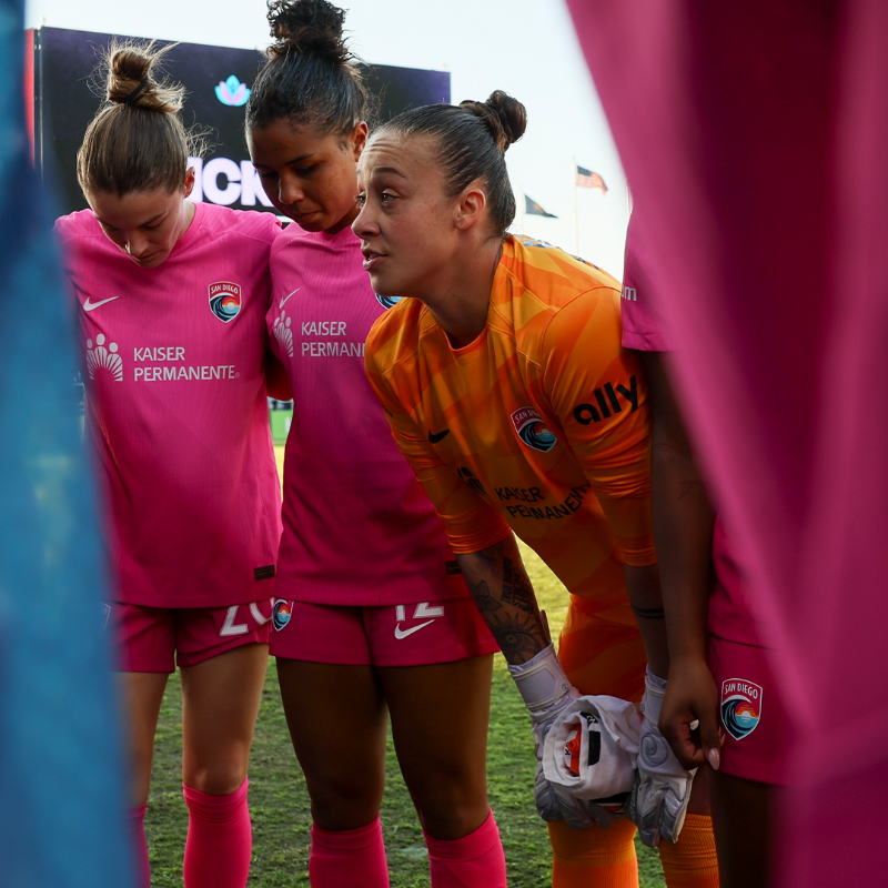 NWSL's tweet photo. You asked, we heard you!

🚨🚨 GK JERSEYS ARE NOW AVAILABLE FOR PURCHASE ON https://t.co/inJjK1ObPt 🚨🚨