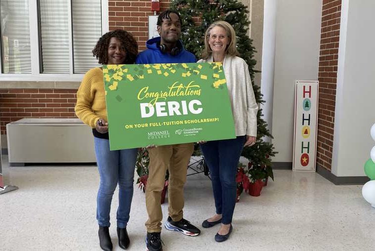 Last week, five Baltimore high school seniors were surprised with four-year scholarships to McDaniel College, and one of the recipients was our very own REACH! Partnership student, Deric Dowd! To read more here: wbaltv.com/article/mcdani…