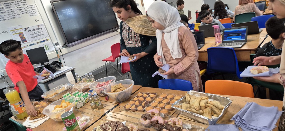 At @FevershamSchool today everyone came dressed in their Eid outfits. Look how lovely everyone looked! @AETAcademies @CNicholson_Edu @chrisdysonHT @ClaireJones_HT #Eidmubarak #celebrations #party