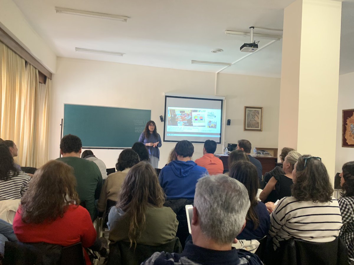 Iniciamos curso @cfiesalamanca Proyecto Códice TIC. La radio escolar, en el Centro Misioneras de la Providencia con Rebeca Jerez de @Radioagueda con #formacionCyL #tiCyL