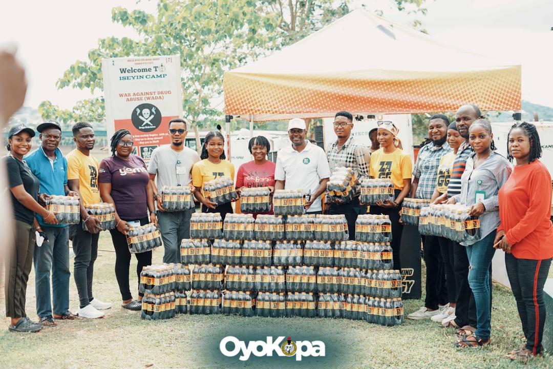 The State Coordinator, NYSC Oyo State, Comrade Odoba Abel Oche in action welcoming PCMs to Oyo State NYSC permanent orientation camp with soft drinks and biscuit sponsored by Nigerian breweries.