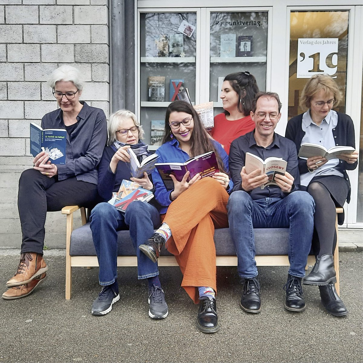 Der @rotpunktverlag braucht Unterstützung, um weiterhin sorgfältig erarbeitete Bücher zu veröffentlichen. Hilf mit, den unabhängigen Verlag zu retten. Unterstütze das #Crowdfunding: wemakeit.com/tw-nicht-ohne-… #wemakeitPromotion