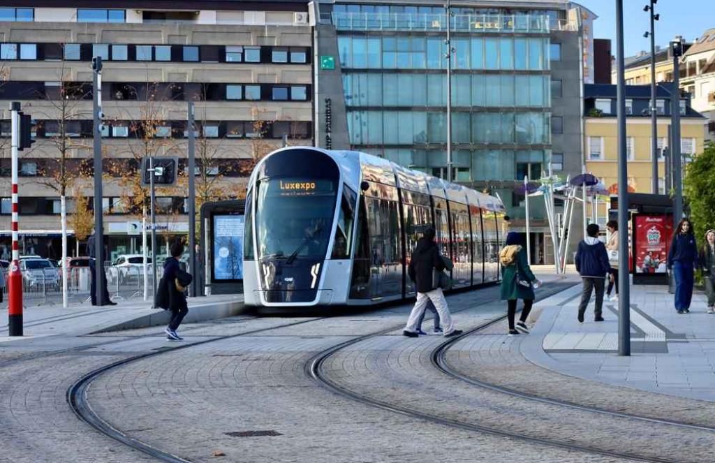 You know that #transit is free in #Luxembourg, right? Now all of the country's buses, trams, and train stations are going to get free wi-fi, too. virgule.lu/luxembourg/qua…