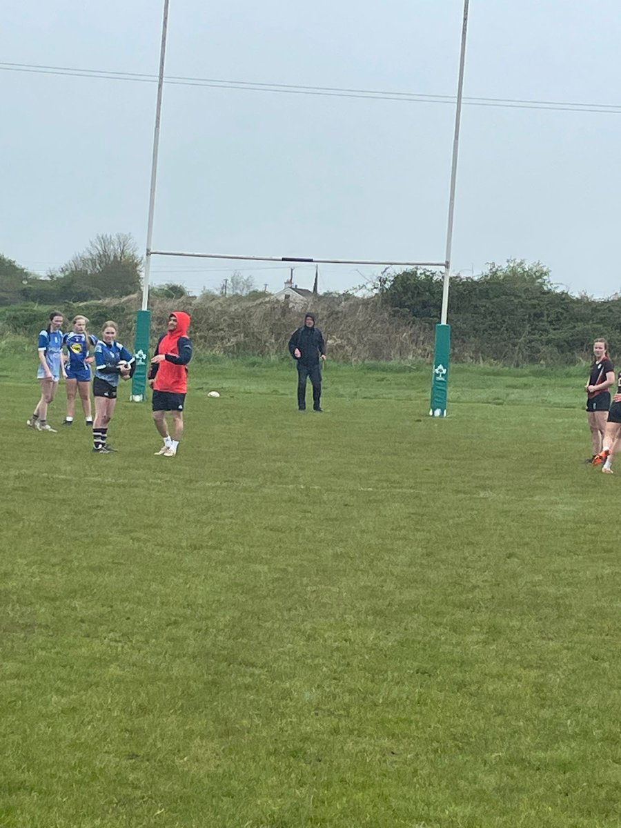 Well done to the Junior girls rugby team who competed today in the TUS midwest 10 a side tournament in Shannon RFC Coonagh. @MunsterWomen