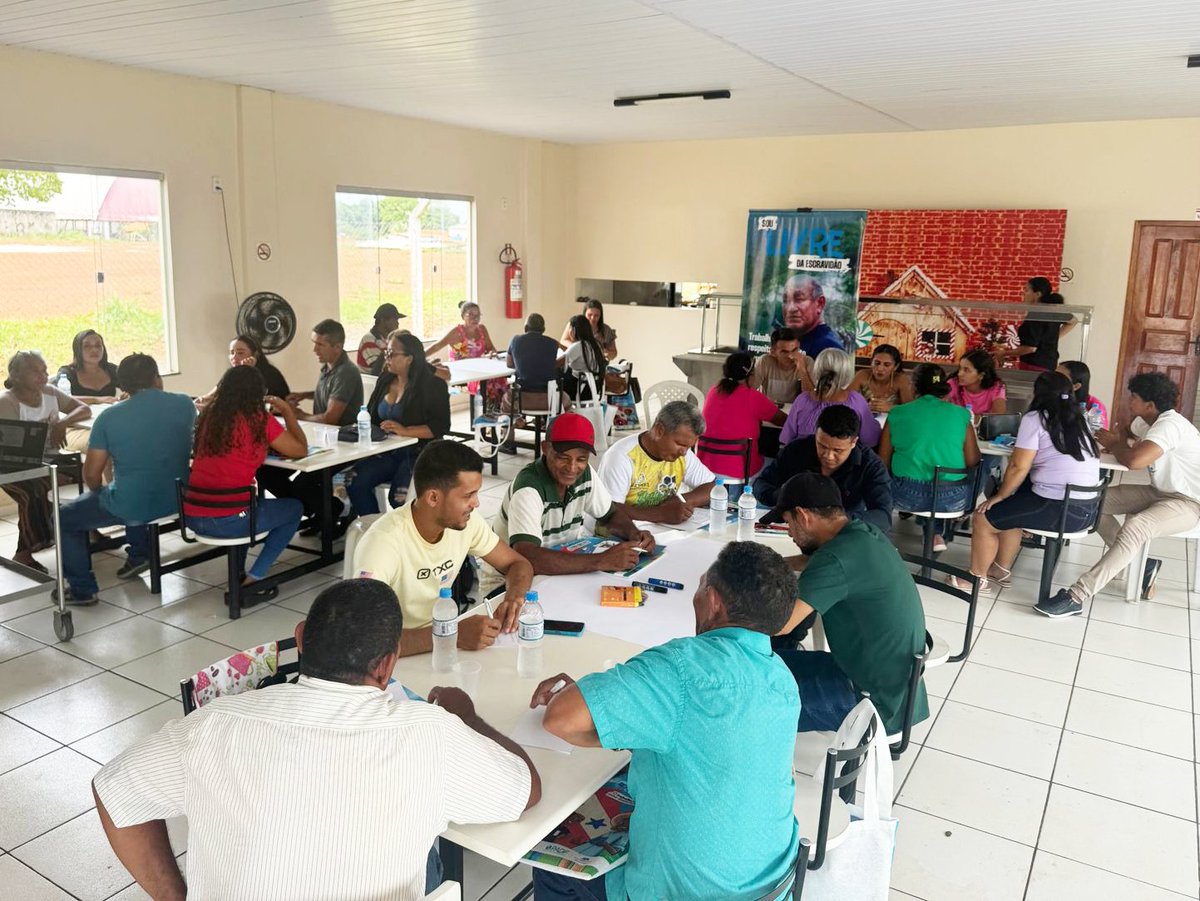 In Pará, #Brazil🇧🇷, ABA ROLI & @PADForg facilitated ‘Know Your Rights’ workshops for 90+ workers and community leaders to learn about their #laborrights and the prevention of #slavelabor through interactive teaching lessons, storytelling, and activities ➡️ bit.ly/4cUlfNv