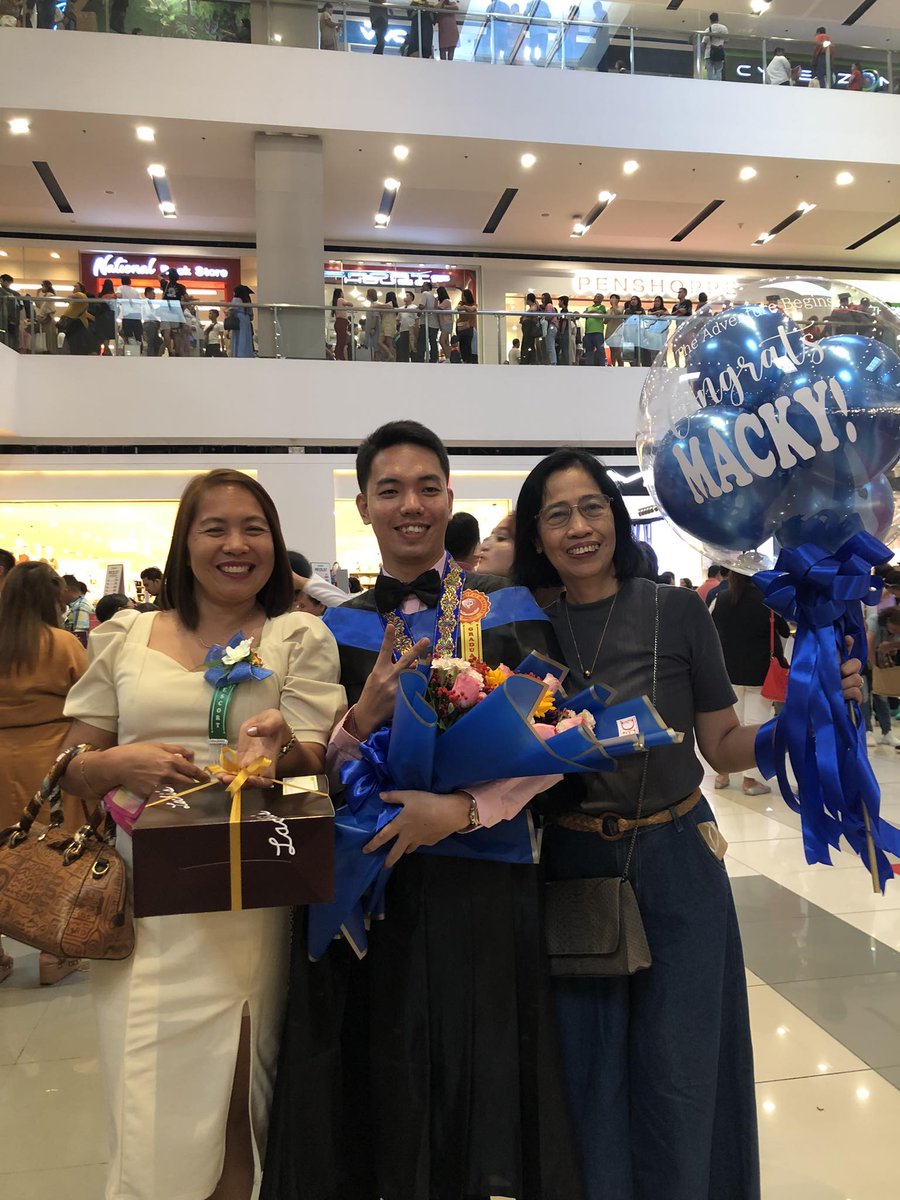 Riclorenzoo's tweet photo. The tassel was worth the hassle 💝✨ https://t.co/nZcPuIidii