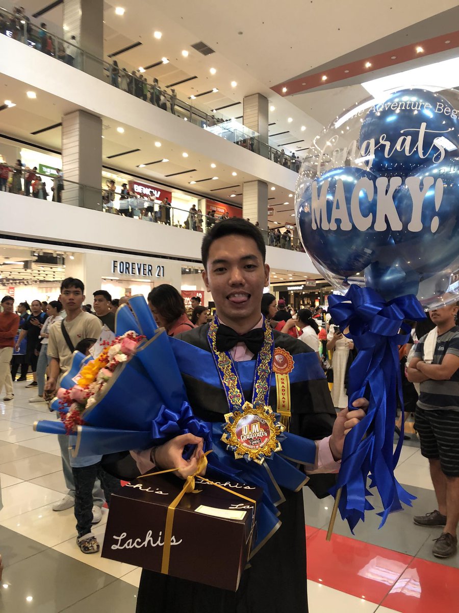 Riclorenzoo's tweet photo. The tassel was worth the hassle 💝✨ https://t.co/nZcPuIidii