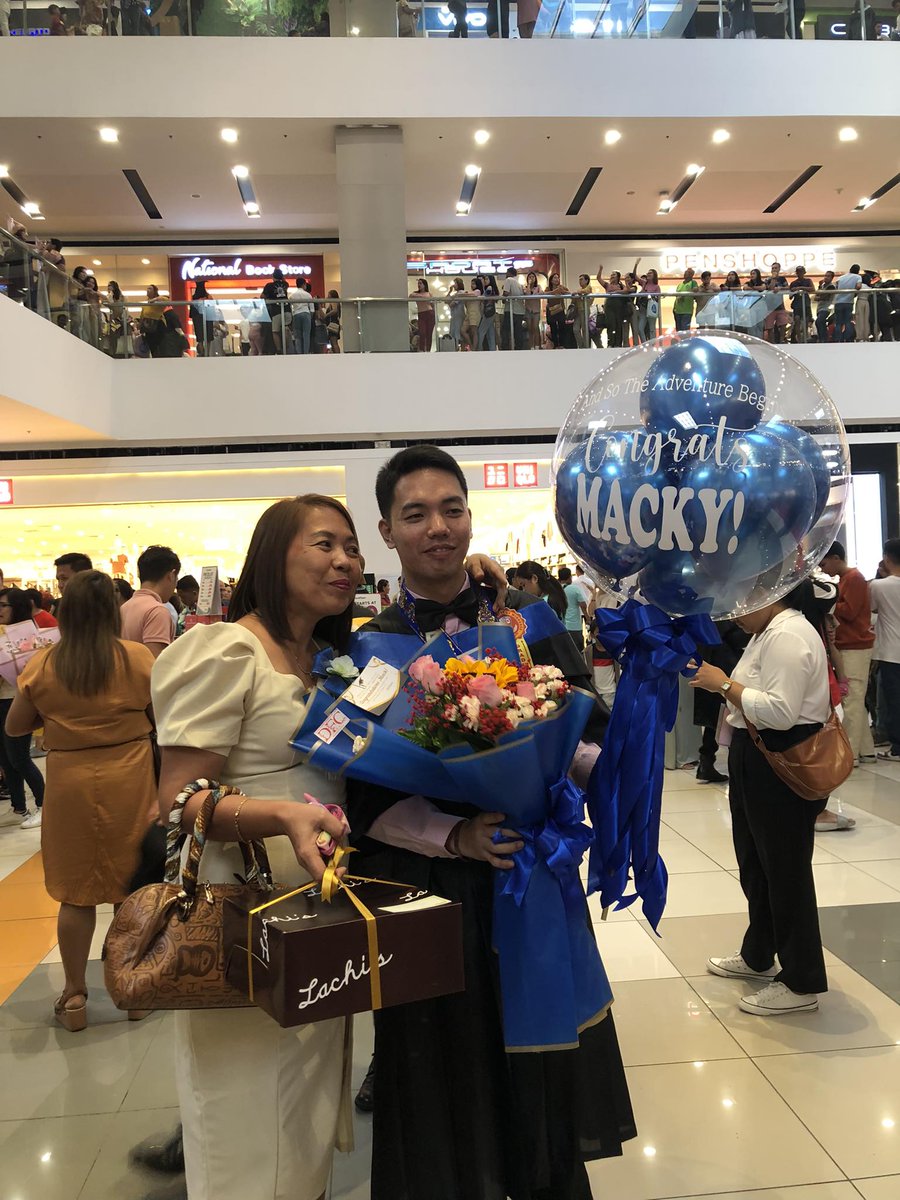 Riclorenzoo's tweet photo. The tassel was worth the hassle 💝✨ https://t.co/nZcPuIidii