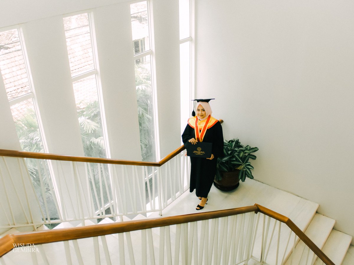 perayaan wisuda AKPARDA Yogyakarta.
Akademi Pariwisata Dharma Nusantara Sakti.

#wisudagembira #wisuda #fotowisuda #fotowisudaoutdoor #fotowisudakeluarga #wisudaoutfit #wisudaoutdoor #wisudajogja #wisudasolo #wisudastyle #kebayawisuda #muawisudajogja #muawisuda #wisudauny