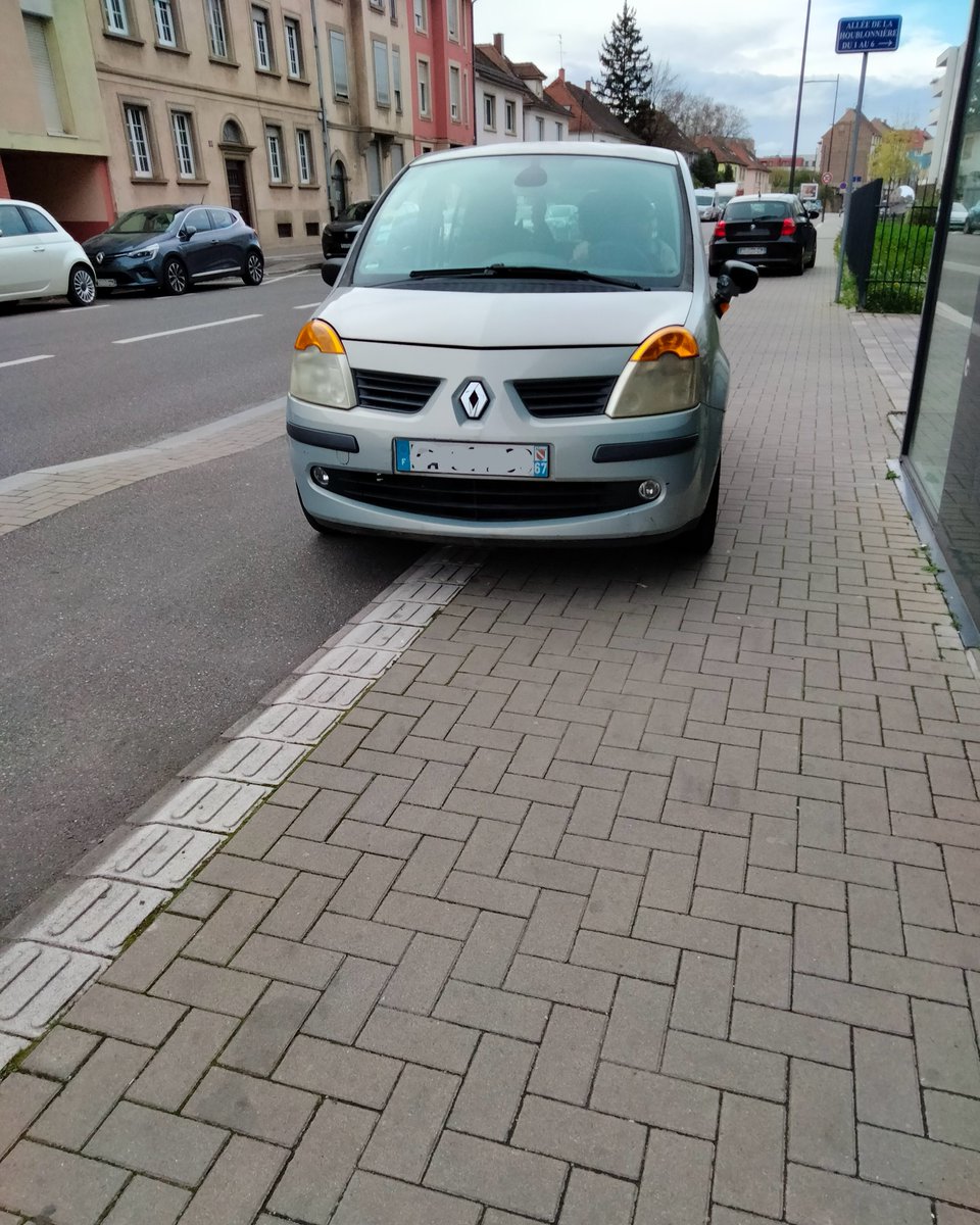 «J’hésitais entre me garer comme une merde sur le trottoir ou sur la piste cyclable,  j’ai choisi d’emmerder les 2. Mais surtout pas les automobilistes.»

R417-11 Stats. très gênants, 135€ x2
R417-1 Stat. à contresens, 35€

#GCUM #Cronenbourg #Strasbourg #ImpunitéAutomobile