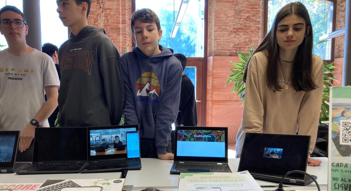 bernatelferrer's tweet image. Ahir, un grup d'alumnes de 3r d'ESO va visitar el @CitiLab de Cornellà per participar a la Fira #STEAMakers, presentant les #Apps per a mòbil que ha desenvolupat llarg del curs. 

Aquesta activitat s’emmarca dins el #programaFAIG del @cesirecat, en el qual participa l'institut.